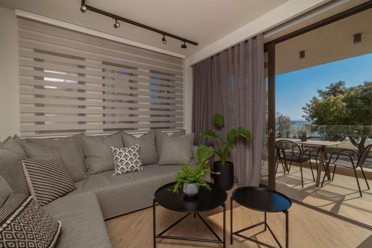 Point Ephemere Beachfront Apartments Закинтос Экстерьер фото