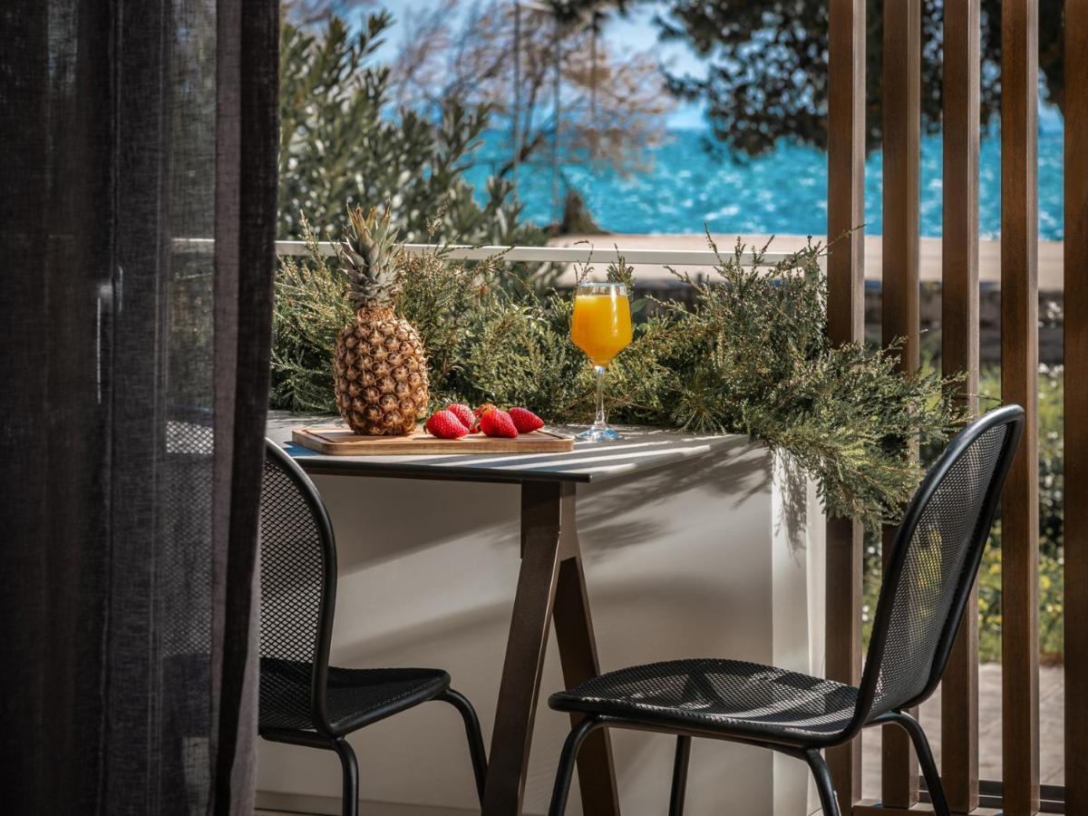 Point Ephemere Beachfront Apartments Закинтос Экстерьер фото